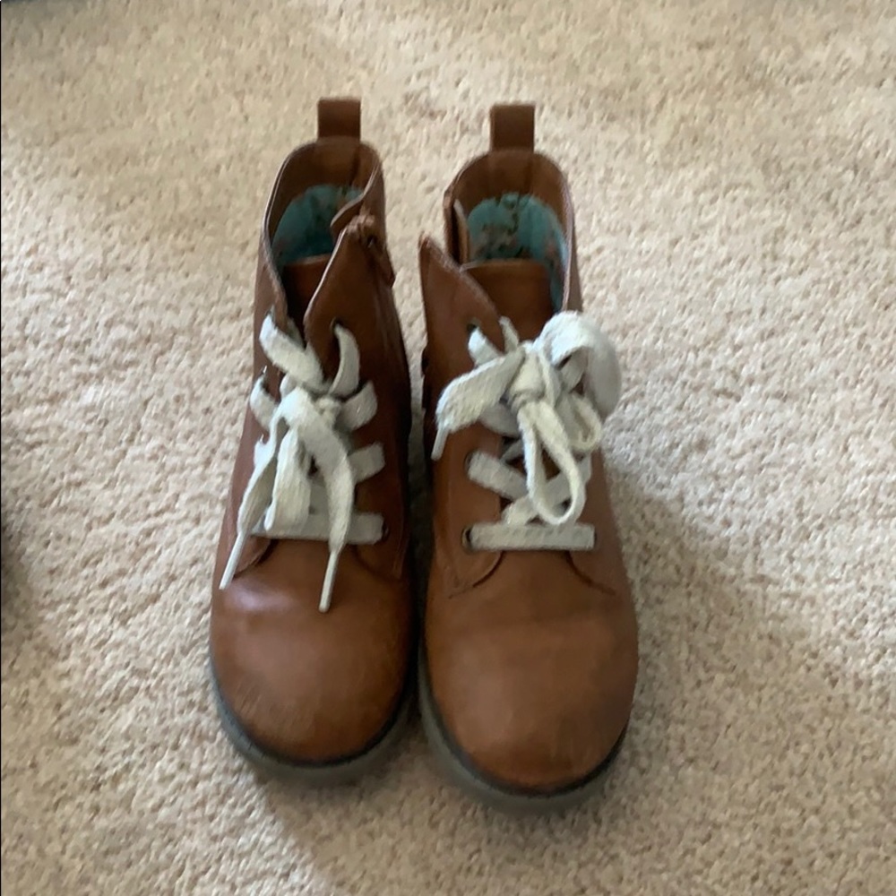 Girls brown boots